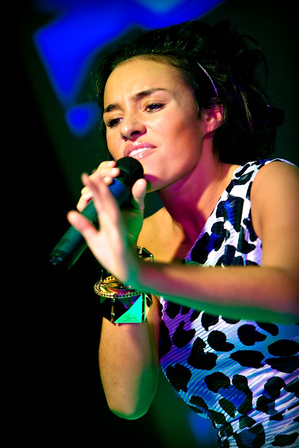 laura white performing x factor